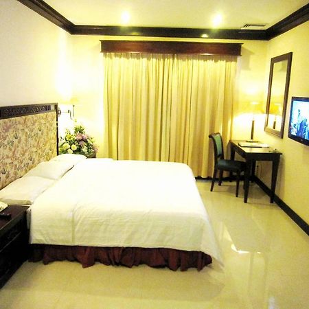 Hotel Equator Surabaja Pokój zdjęcie